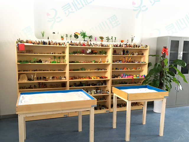 學(xué)校心理沙盤游戲_LX-SPJC1200沙盤報(bào)價(jià)