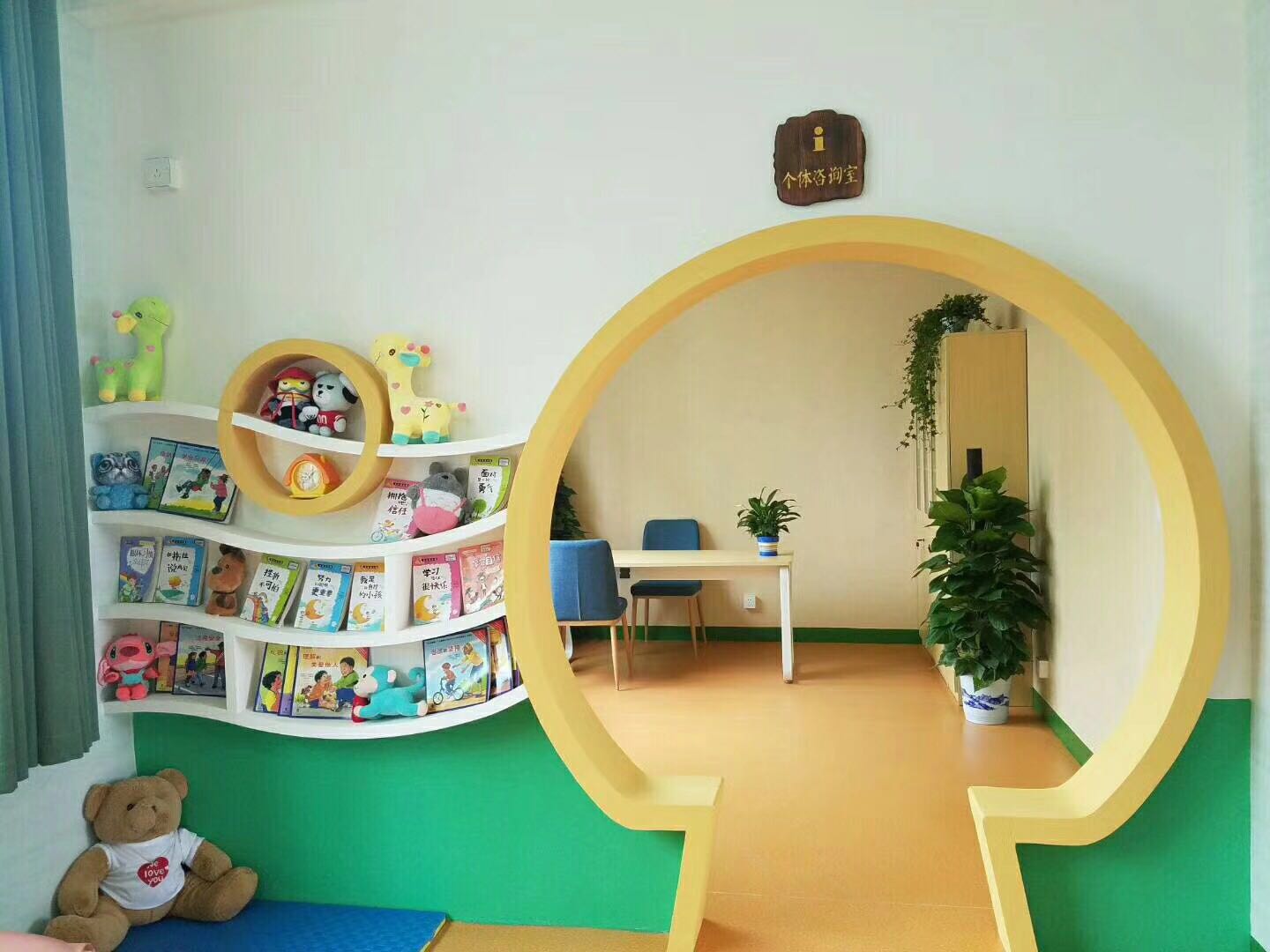 小學(xué)圖書閱覽室案例圖